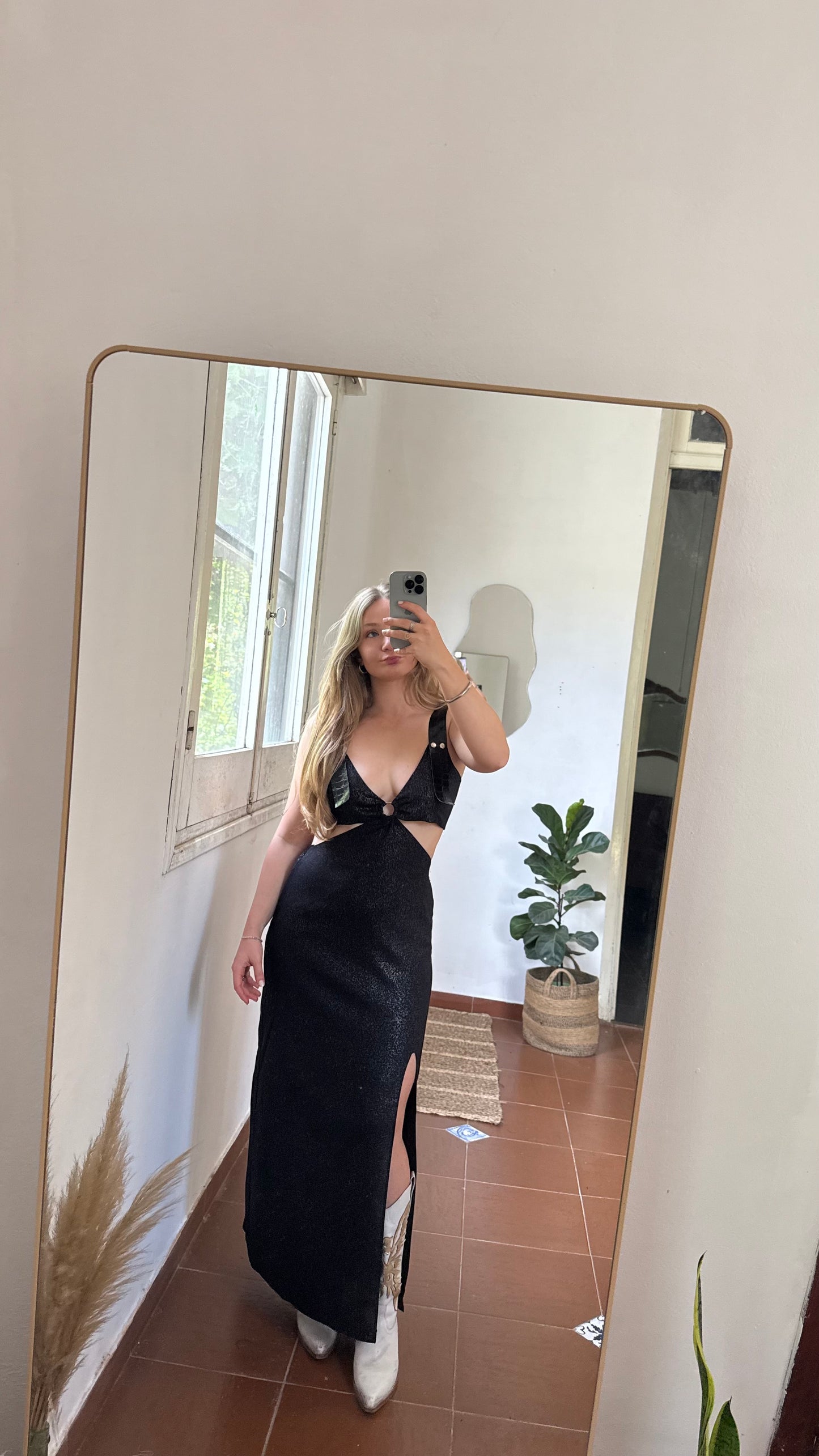vestido iconic negro brilloso largo