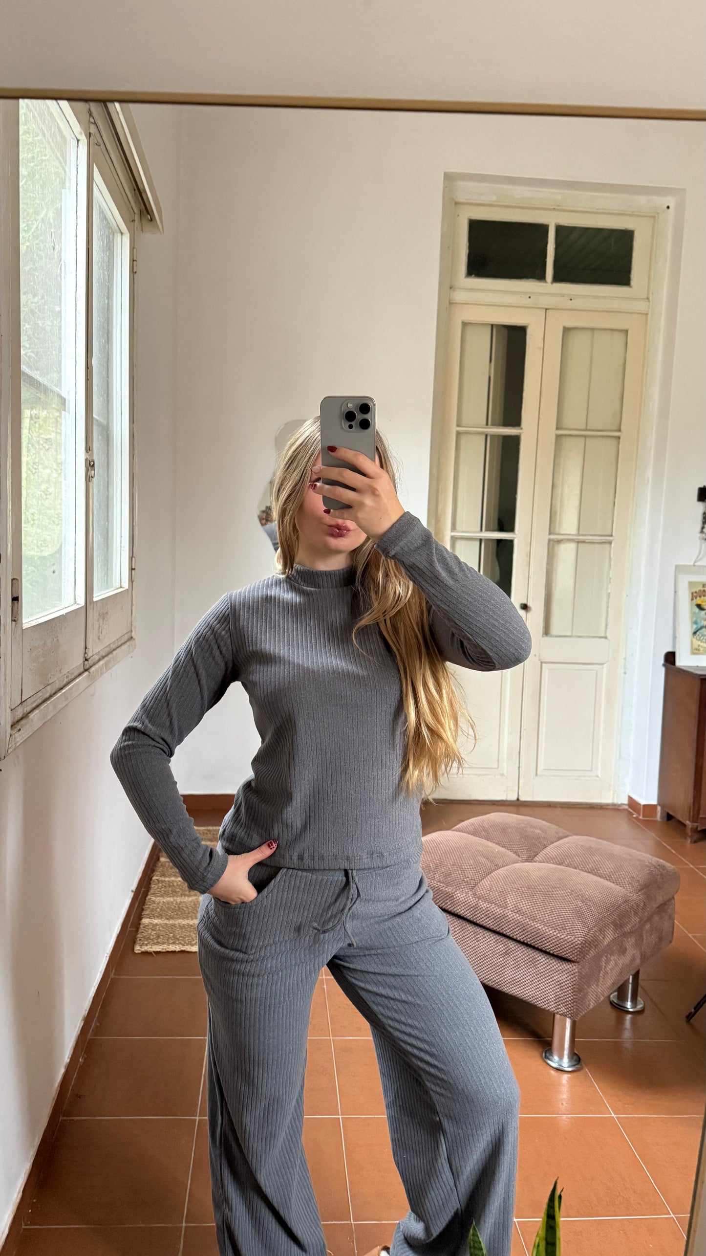 polera basic gris