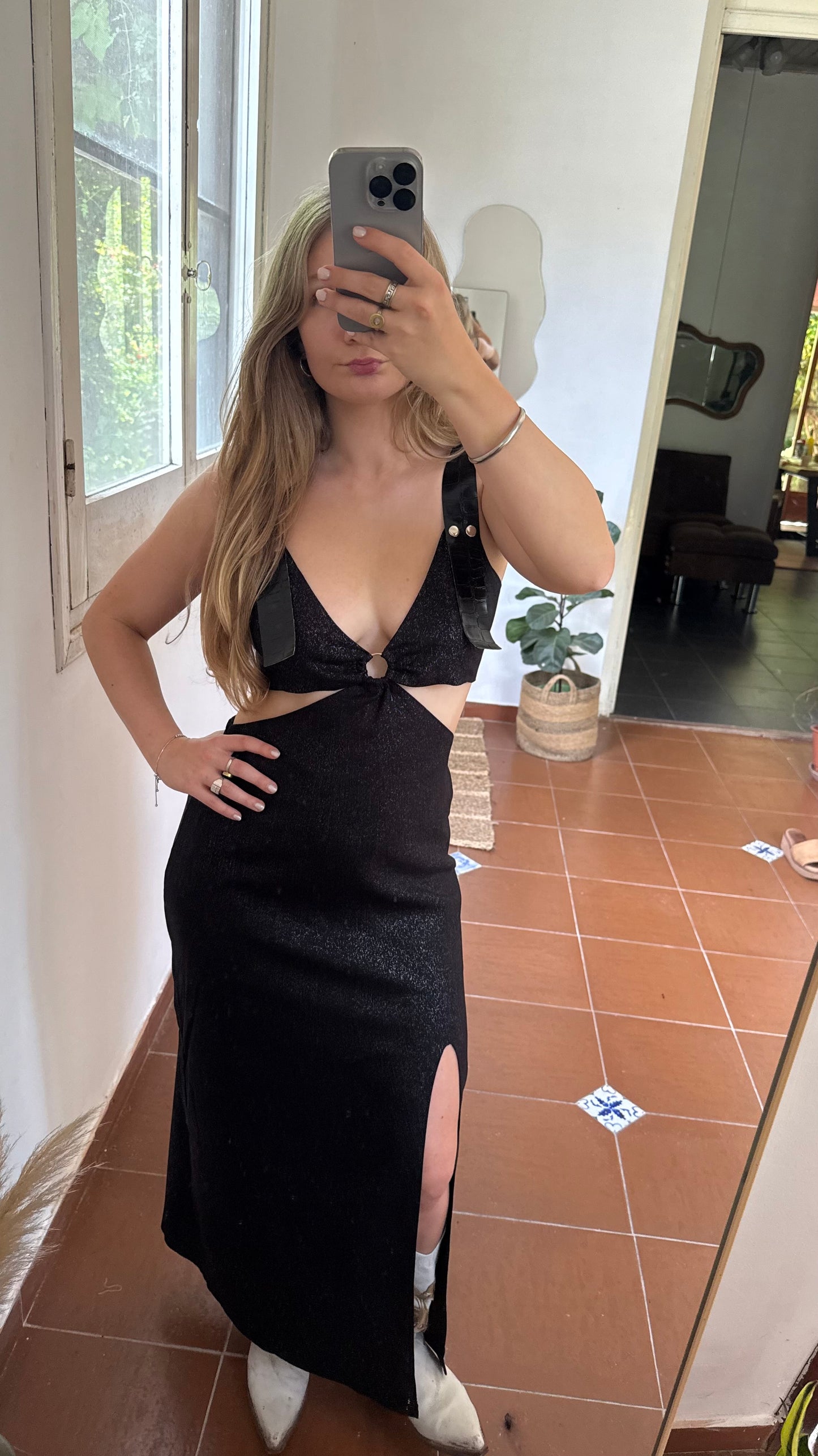 vestido iconic negro brilloso largo