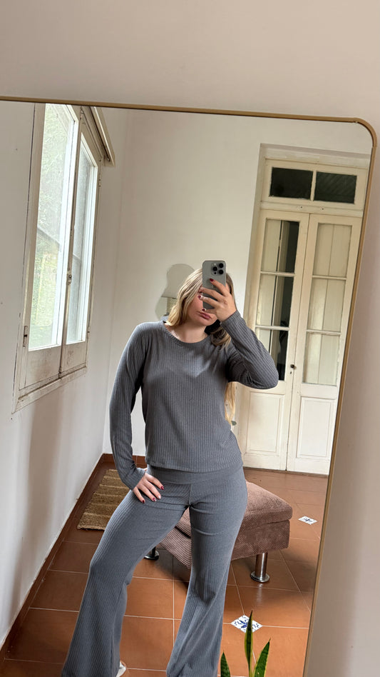 remera cozy gris