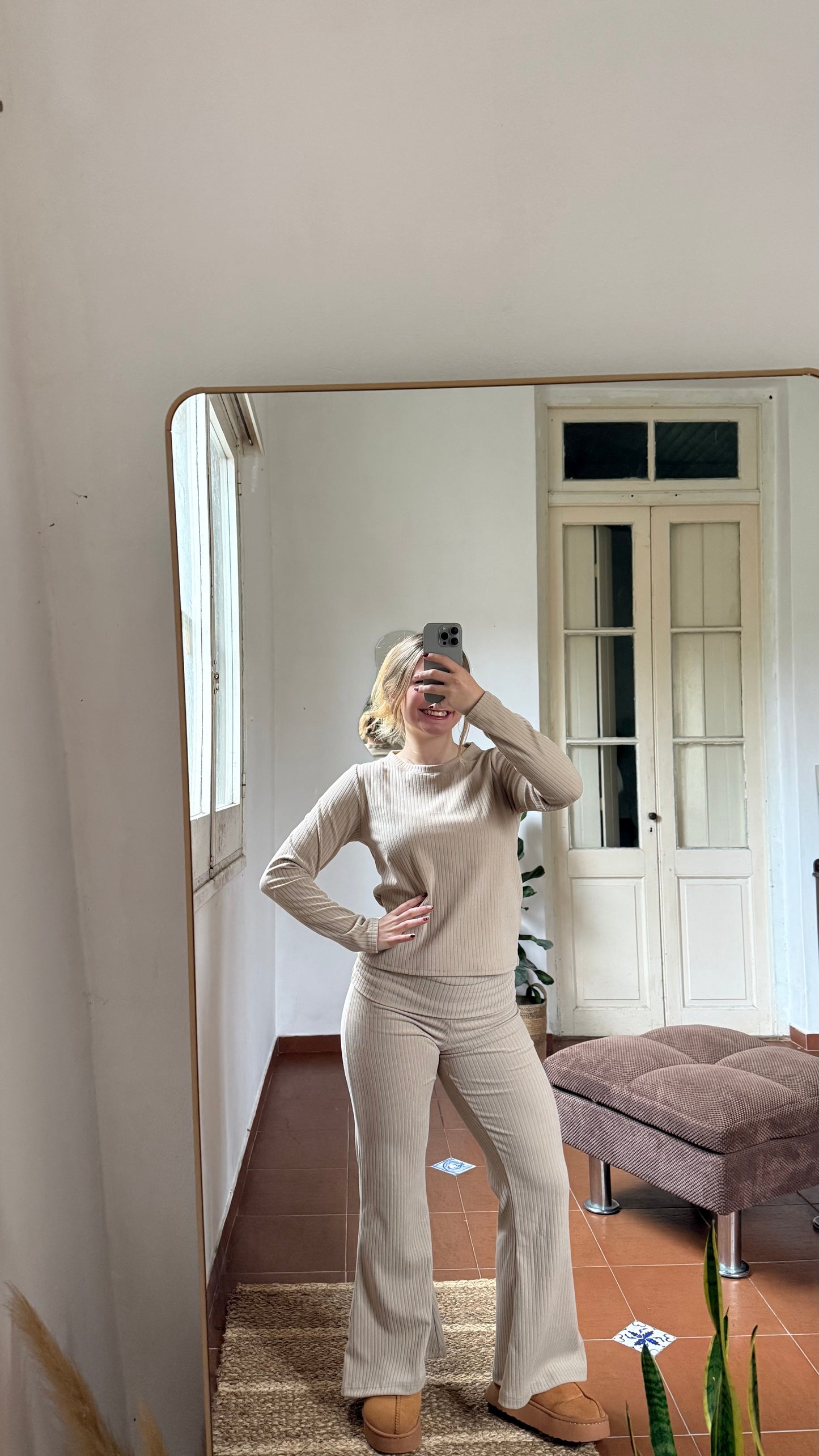 remera cozy beige