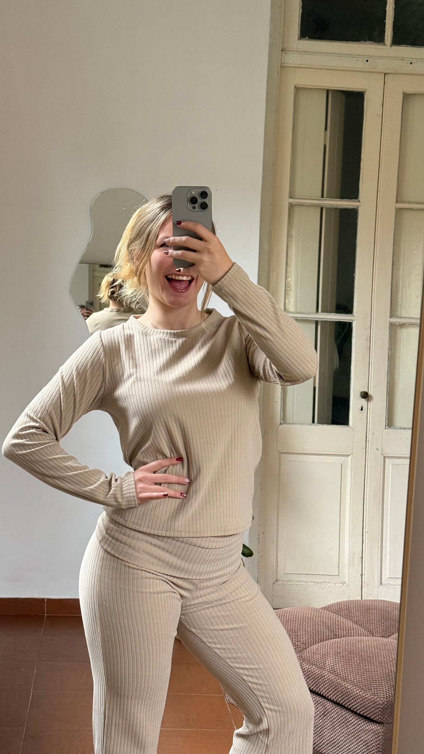 remera cozy beige