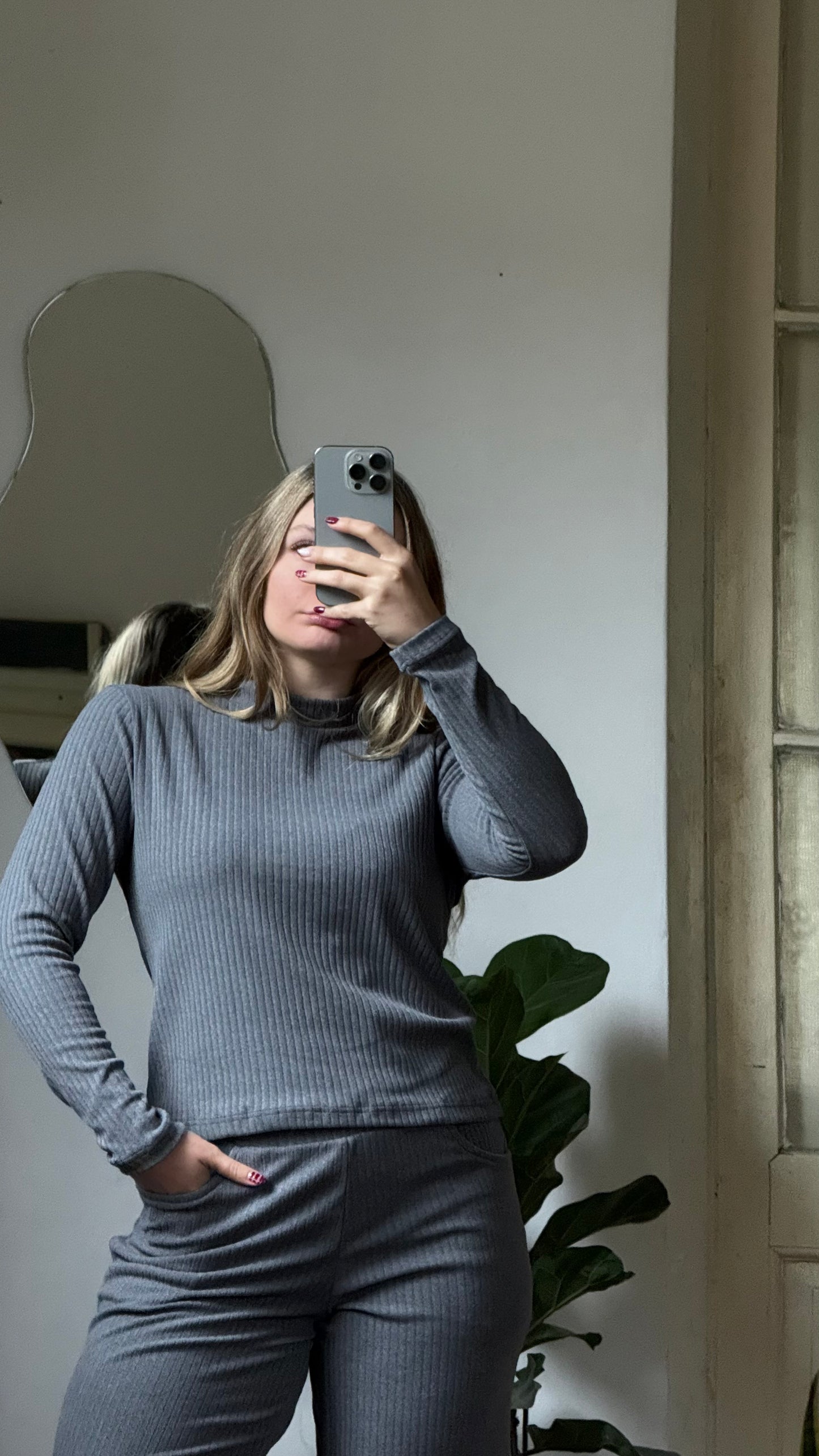 polera basic gris