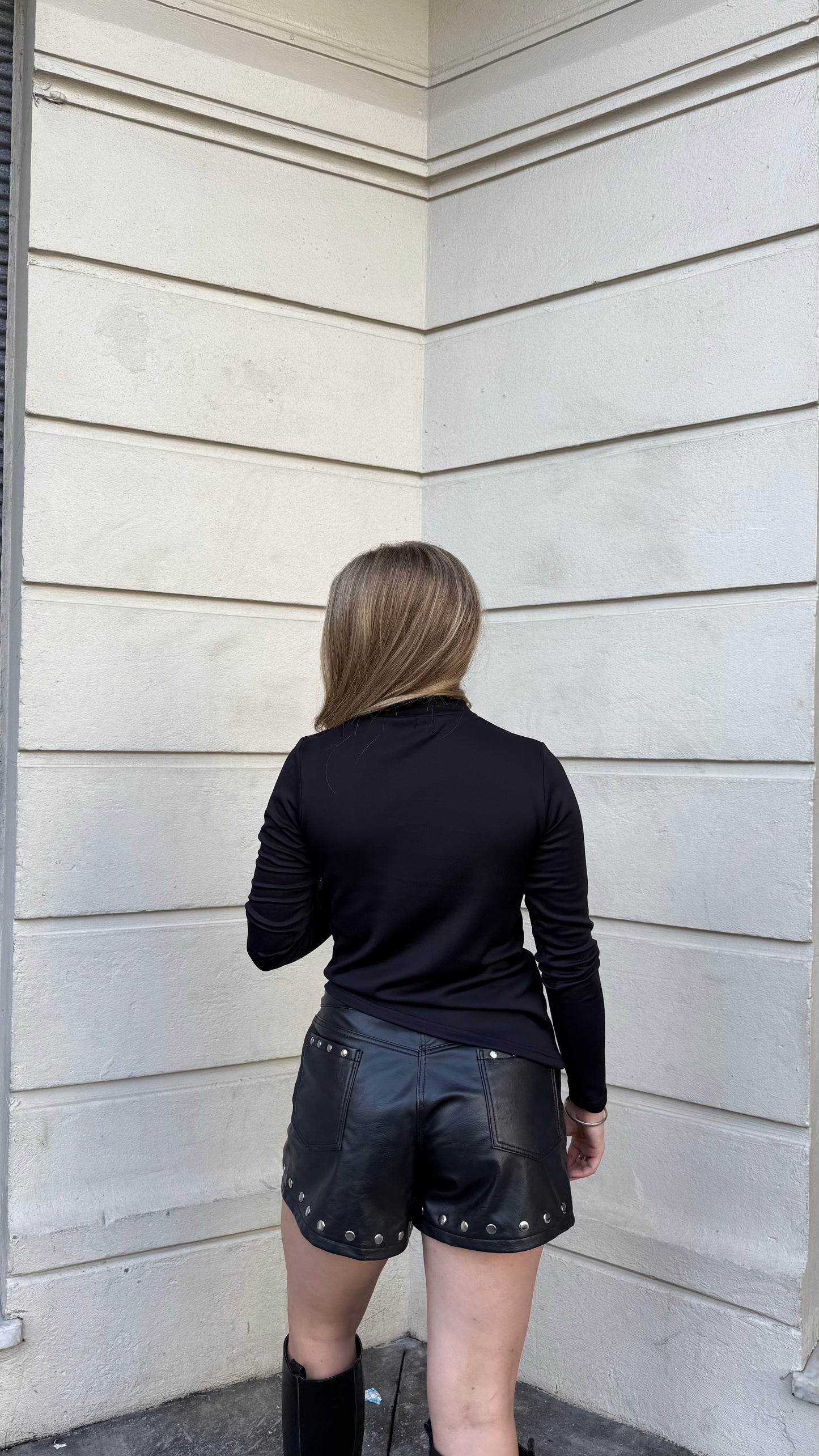 polera asimétrica negra