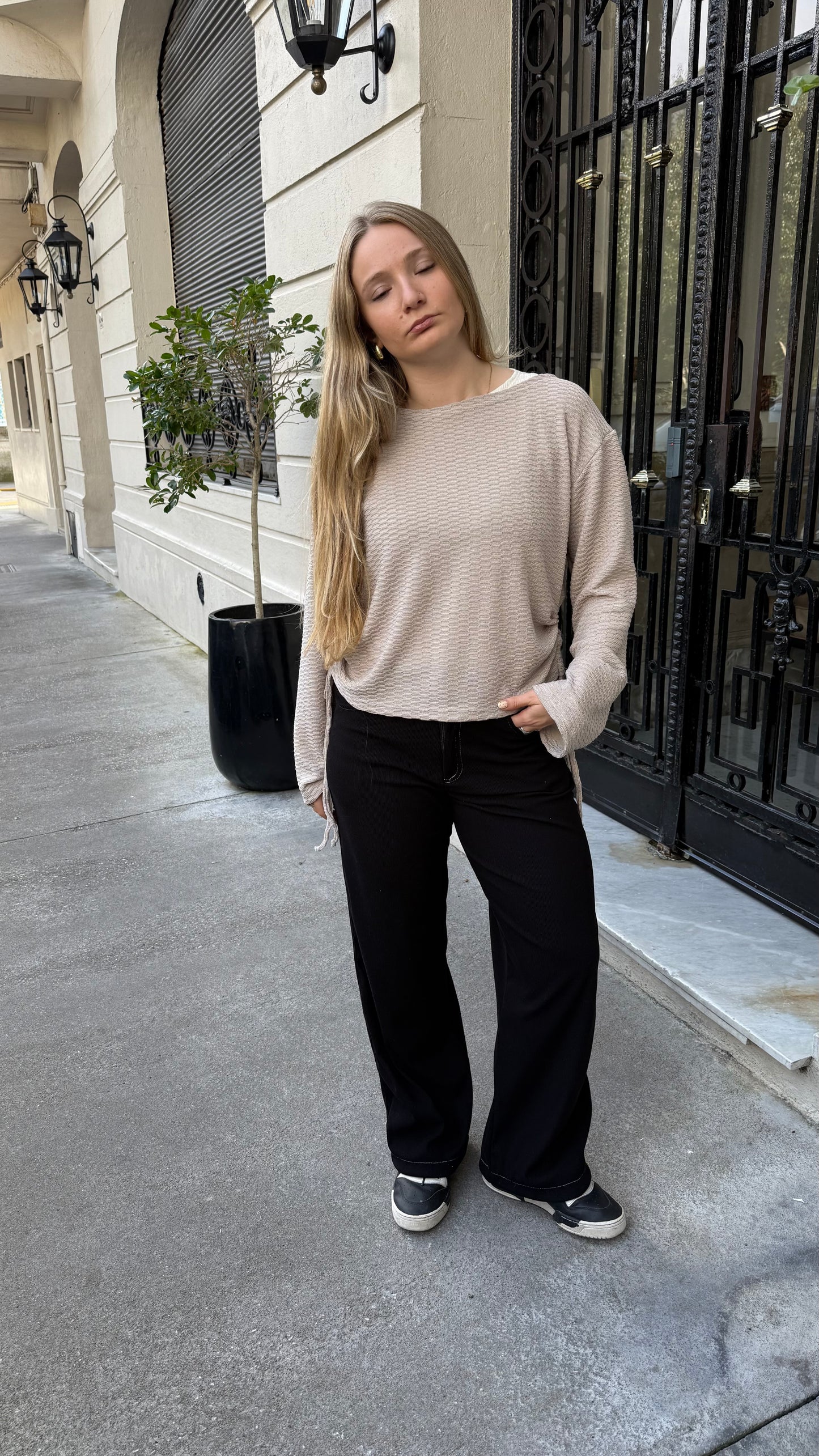 buzo nina beige