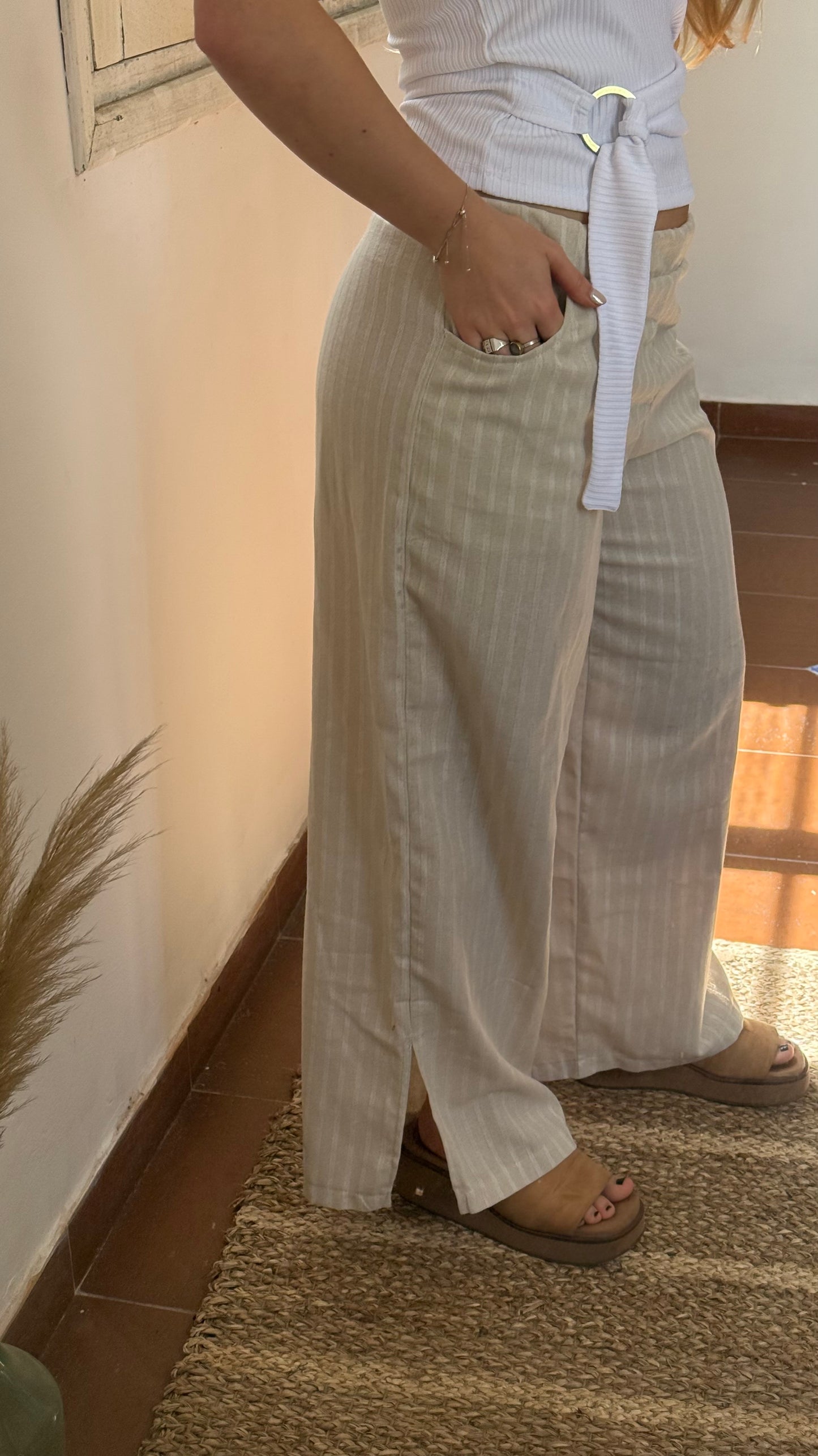 pant lino con tajo beige