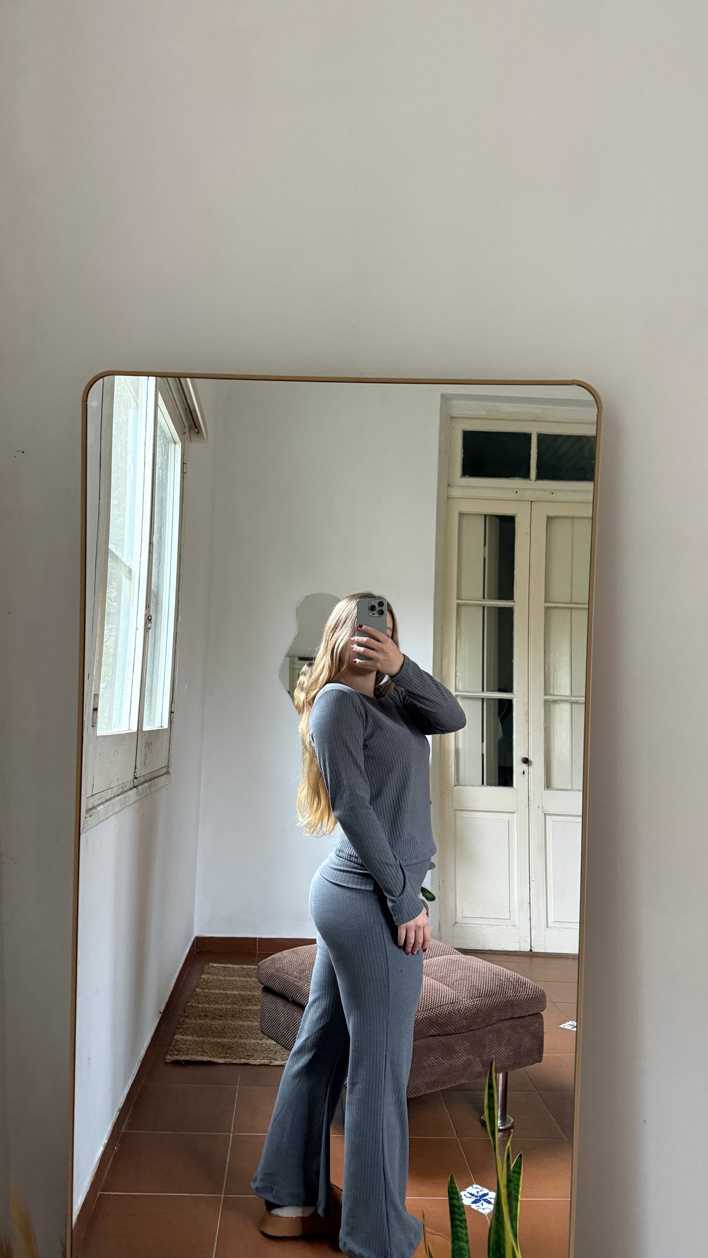 remera cozy gris