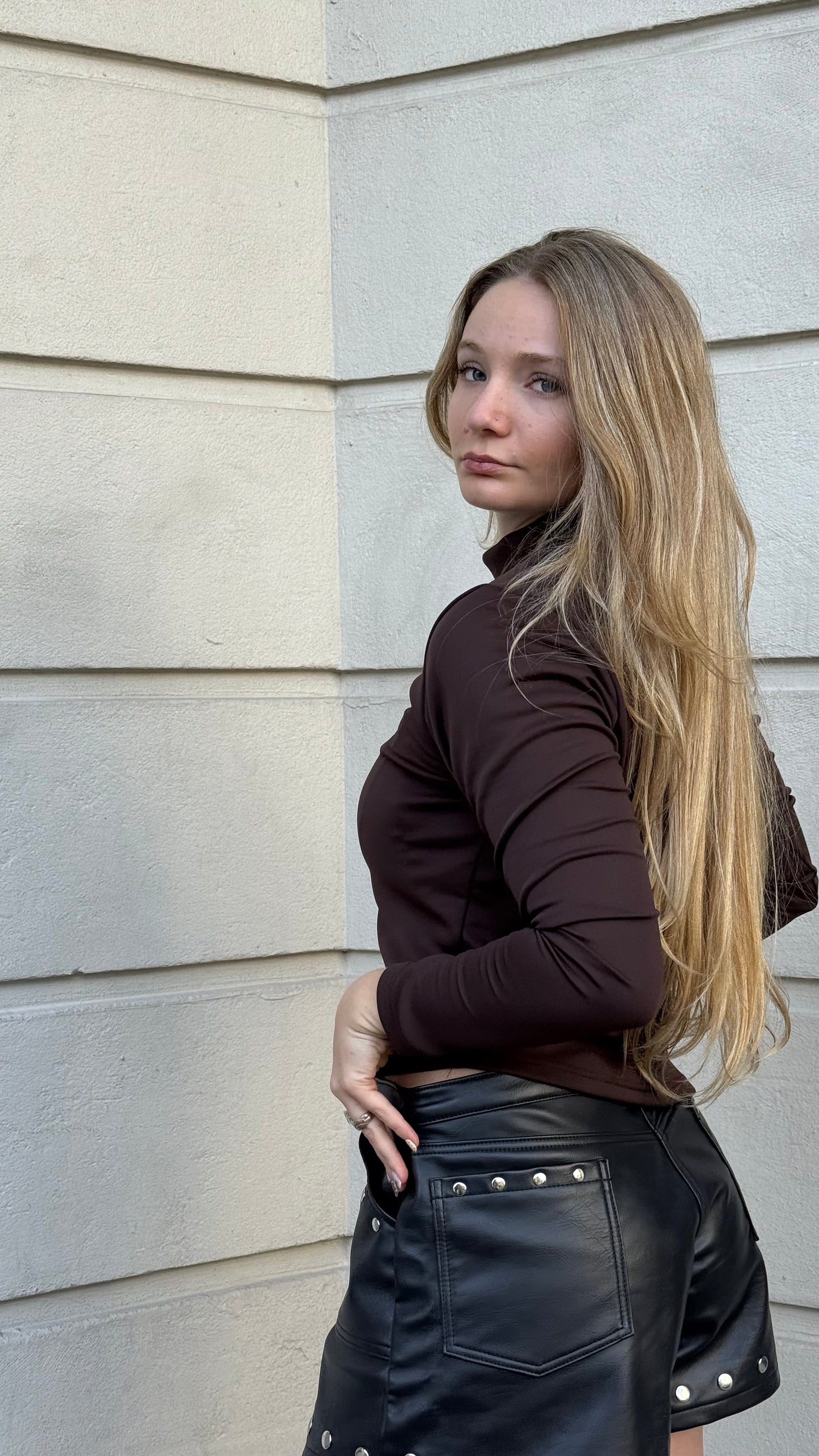 polera asimétrica chocolate